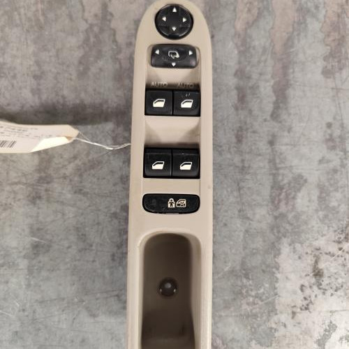 Interrupteur de leve vitre avant gauche