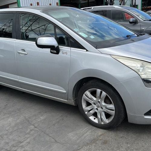 Vehicule-PEUGEOT-5008%25201%2520PHASE%25201-2011-e351e68e3743aceca6531e2d3eb76e531d9f25511e0b4cda012a301a963596a8_m.jpg