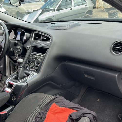 Vehicule-PEUGEOT-5008%25201%2520PHASE%25201-2011-3c77fedb19b4ef40d9423802d14d9ecb0c4f42235d66bf34d6929fb47f576ded_m.jpg