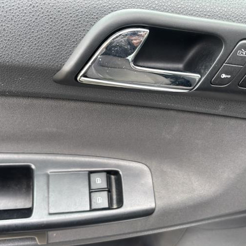 Vehicule-VOLKSWAGEN-POLO%25204%2520PHASE%25201-2004-9be38b9975b3e9c30ac59025a36ccb95f9d729bdc42131743ad639bb0cc27c61_m.jpg