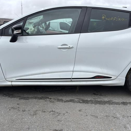 Vehicule-RENAULT-CLIO%25204%2520PHASE%25202-2025-a3836e1dca6b9c3eaf43dda96b4138563994e56398a1ad93e96ec3c7b306a37b_m.jpg