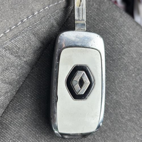 Vehicule-RENAULT-CLIO%25205-2020-c99aff9d60a28e379bb7eb4ceb79ed25d293c0ace10f78029565ef718dc8c1a0_m.jpg