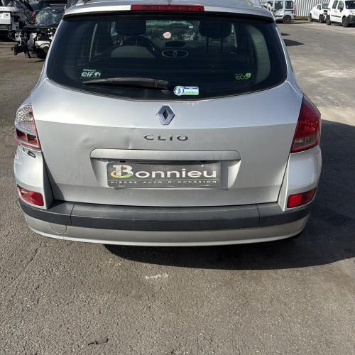 Vehicule-RENAULT-CLIO%25203%2520PHASE%25201%2520BREAK-2009-9efb30898558c576f184c97582525e665253412520a9078eff6bfaf6d9d92e6f_m.jpg