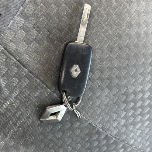 Vehicule-RENAULT-CLIO%25203%2520PHASE%25201%2520BREAK-2009-d504e658db14c8e74596239bd223c6118e246036336e6222a24908b3e9b27765_m.jpg