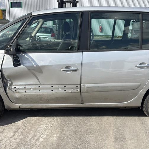 Vehicule-RENAULT-ESPACE%25204%2520PHASE%25202-2009-eb3371a722e224afcffe71aaa596a3aab85119c54c65011385289184318cee5c_m.jpg