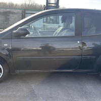 Vehicule-RENAULT-TWINGO%25202%2520PHASE%25201-2009-eaaf42fb4c72a0f7ccc85469240a4761072ce6454e15a369ee6d5f764463caf3_m.jpg