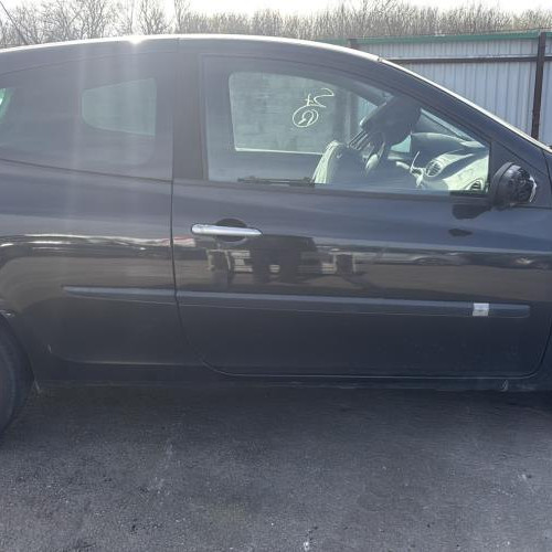 Vehicule-RENAULT-CLIO%25203%2520PHASE%25202-2006-b82e2f54fa0282c67cc337f3aab9bf5176248e1eafa522980ddadde4c78143d4_m.jpg