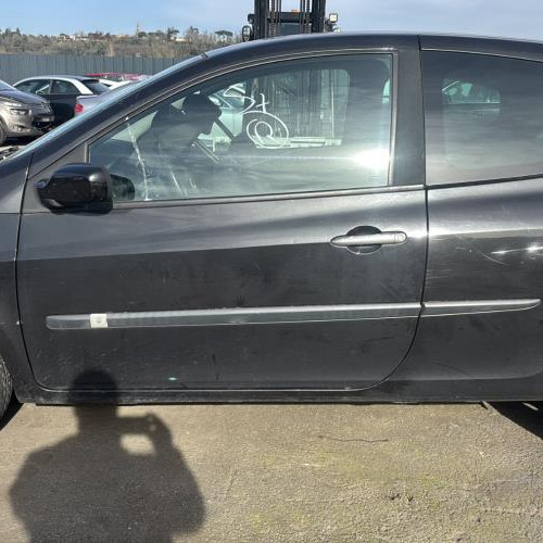 Vehicule-RENAULT-CLIO%25203%2520PHASE%25202-2006-a75558782cb09da9355921e354a85aefb323d85d4d6f63c1dfd662468efceb08_m.jpg