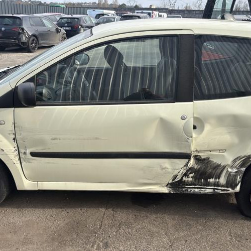 Vehicule-RENAULT-TWINGO%25202%2520PHASE%25202-2014-64b32d94c33f31e7fe5bc78c0c0c67732628204fcd77635c1fb5d63a11c6bd7c_m.jpg