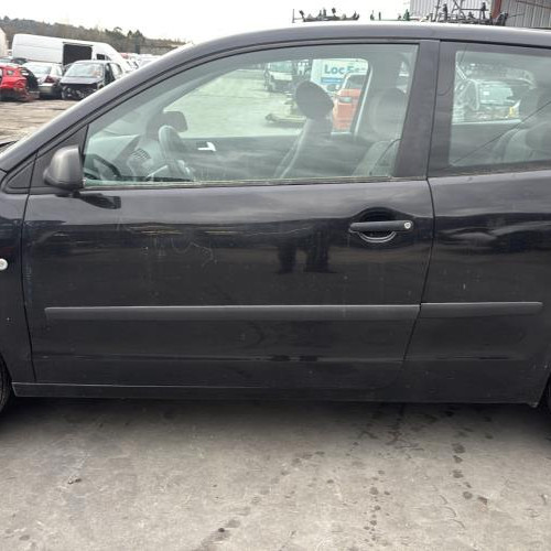 Vehicule-VOLKSWAGEN-POLO%25204%2520PHASE%25201-2004-f08aabfb1b62f507fb6812756d2d0d9aef7d8ff4b51355f0856e9343b057990f_m.jpg