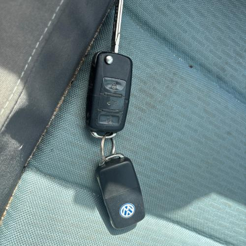 Vehicle-VOLKSWAGEN-GOLF%25205-2007-d10c27d507bbf0772ad4112ce438afbe0ba3a8565a826d7e1bafb9ae6c548926_m.jpg