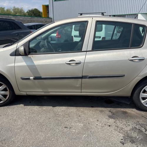 16123688-3d7b422e9f16df9e3333cde9aba6475d550e80242764719075b80463c79d23a0_m.jpg