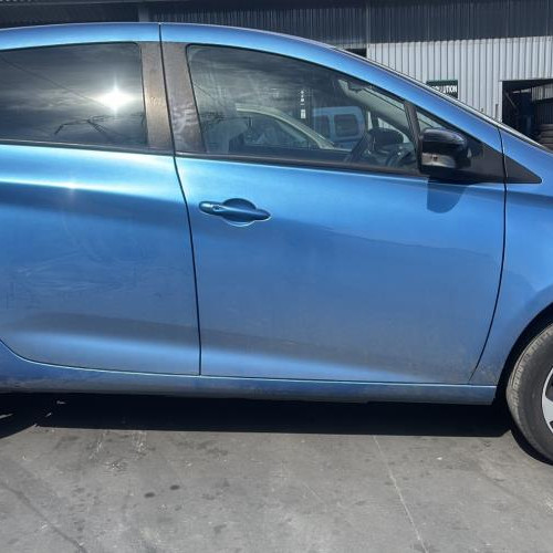 Vehicule-RENAULT-ZOE%25201-2017-fc0f2332e2f93ce927d0c8b7b7dfbf4de90ddf7d3d71712eb51b3b9a8aa7edca_m.jpg