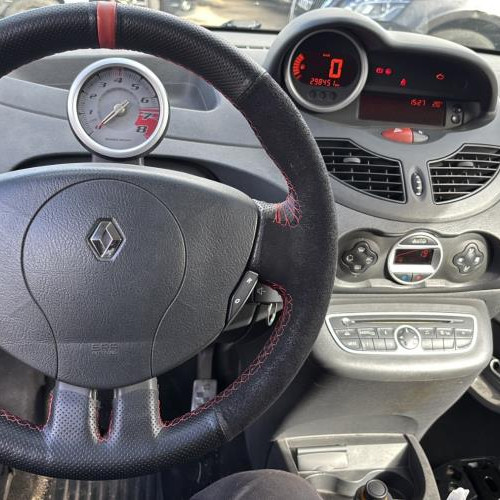 Vehicule-RENAULT-TWINGO%25202%2520PHASE%25201-2009-c8da1edbb8e9ac6de0a1e8a4c54d1711050e694af8dd51e25eb46e8a6bf96949_m.jpg