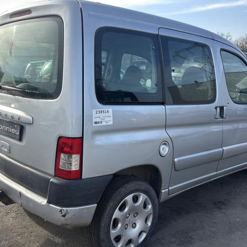 Vehicule-PEUGEOT-PARTNER%25201%2520PHASE%25202-2005-32c7008fde1d9e35cc1f80046a52422a5a63a3680d85bd4d5ee561eb781b41e3_m.jpg