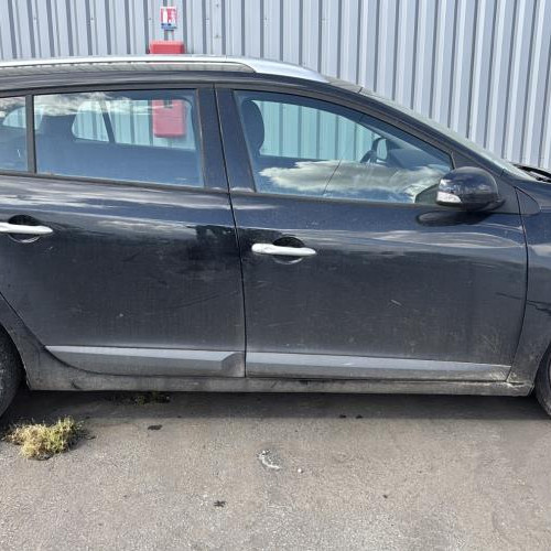 Vehicule-RENAULT-MEGANE%25203%2520PHASE%25201%2520BREAK-2011-8c5d56ba6b216479b5396352174c440461f2243eef6c354c2d349bc0851cbce8_m.jpg