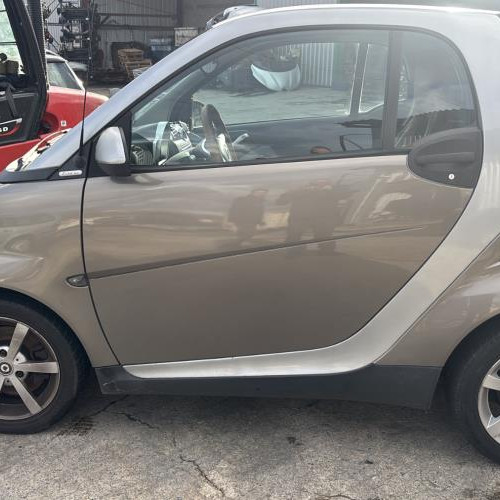 Vehicule-SMART-FORTWO%25202%2520COUPE-2007-92d44a8fd51332bf4495b23311e1f9efe42d0e603a6d58edecb3758f97df838a_m.jpg