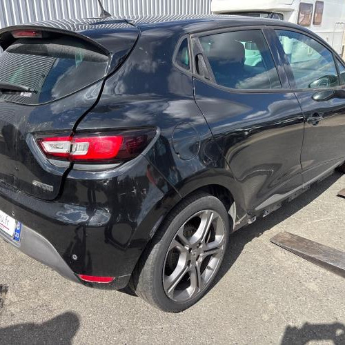 16269276-e0586056ac331077cc33eeb69a50627222d018f28e001947e9dcb82b36b34e09_m.jpg