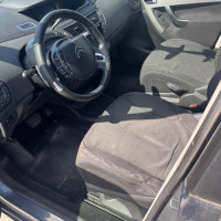16373463-f6251aa364a0336d9024353fd83cf3783ea52da4056172f12927a614308a324c_m.jpg