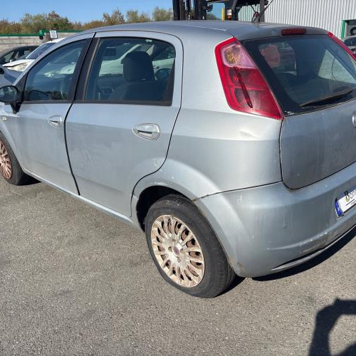 16448130-12ac97663563b2fa0240a6b8356a5e997855108263035fbbef85ad67785e4570_m.jpg