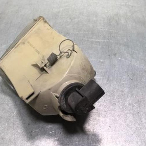 13690421-e00837f0-097c-4435-ba8f-7aabd524fb26-Piece-13690421-Repetiteur-clignotant-avant-gauche-PEUGEOT-106-PHASE-1-10i-8V-f79b9d735769faf75bbfb714c577b89ad7e030c28dab70c1201746b501694a49_m.jpg