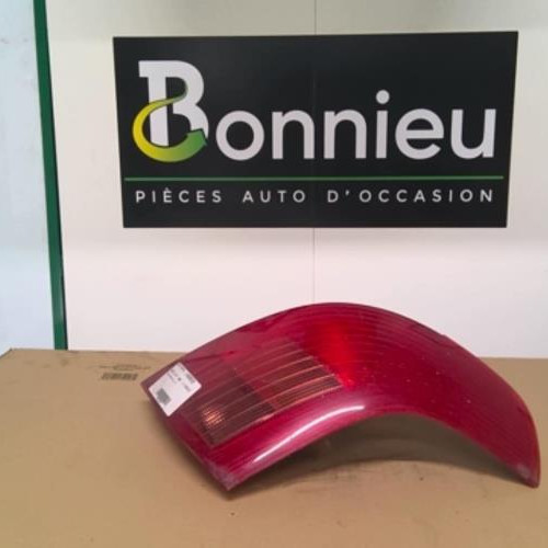 Piece-14038939-Feu-arriere-principal-droit-SUZUKI-SWIFT-3-1.3i--16V-c47b6f767ec0287853ec69e530cd2bb7441e420080fcfd909c88c09c076e3926_mtn.jpg