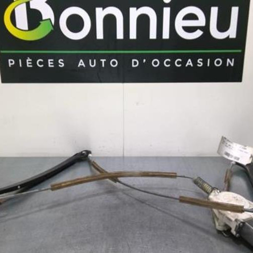 Piece-Mot.-leve-vitre-avant-droit-AUDI-A3-%288P%29-A3-SPORTBACK-2004-Diesel-4d3a2944df5123e9c704a22196bf014829a15103adea772b18a3c2ba2927068e.jpg