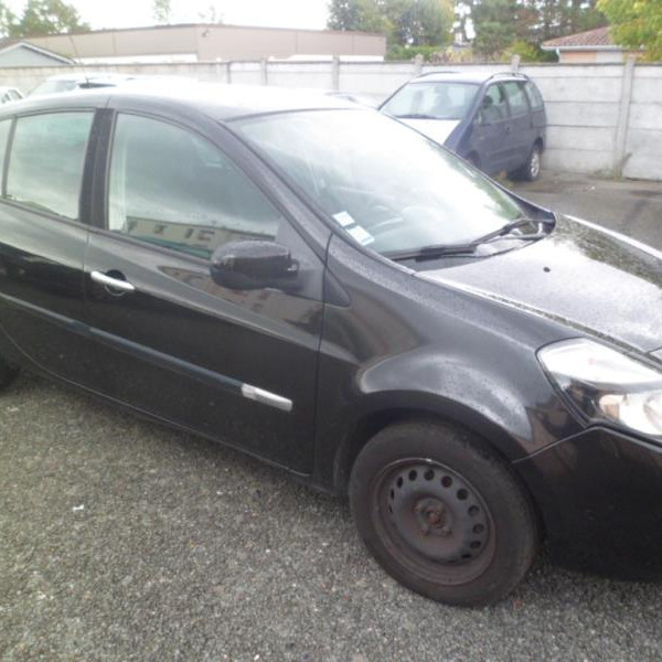 Vehicule-RENAULT-CLIO-III-PHASE-2-1-5-2009-55dab38f2e362fe1d6fdb92cd4bea4c7f1a8c5ca7c60b750941b7115e95159ff.JPG