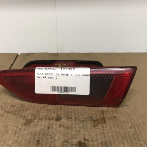 Piece-Feu-arriere-secondaire-droit-%28feux%29-ALFA-ROMEO-156-PHASE-1-3b2a8b690bdcda149b623eb8a64e0972bac71f4f2f1b239ae10bc0e80d82dbf0_mtn.jpg