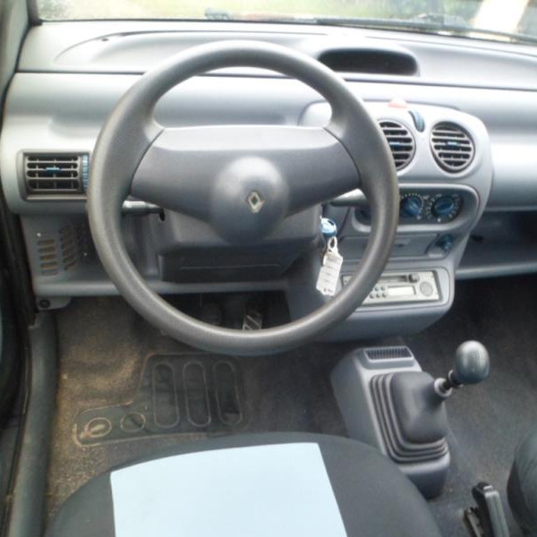 Vehicule-RENAULT-TWINGO-1-2-1996-f52d57296315a55cda5ada526d447eab14c7bcc8915bdf14426a921428153260.JPG