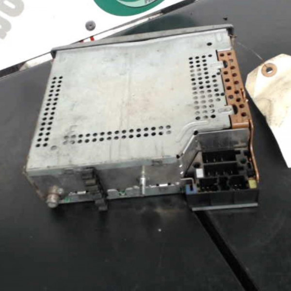 Piece-Autoradio-dorigine-RENAULT-TWINGO-Essence-c61e0067750d380da7ae5b4cda2e5132cbbce29591e2dd65b62706af88a8f429.jpg