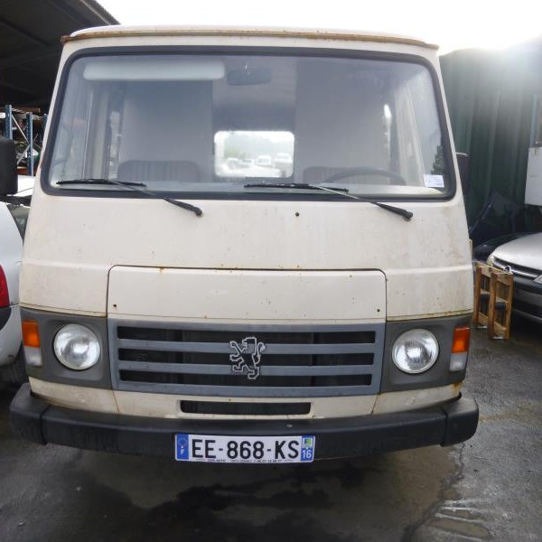 Vehicule-PEUGEOT-J9-2-1-1986-fa59fd861718619109f71b5e11aa0125d1982180df27347d611915133d6e856f.JPG