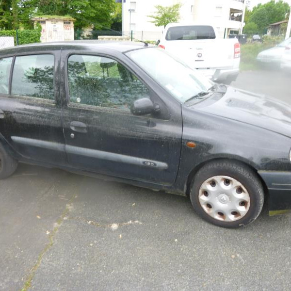 Vehicule-RENAULT-CLIO-II-1-9-2000-4df754cf437150951bfcd12f443ed570ae3e180486e5bac3b9596e7ea5734018.JPG