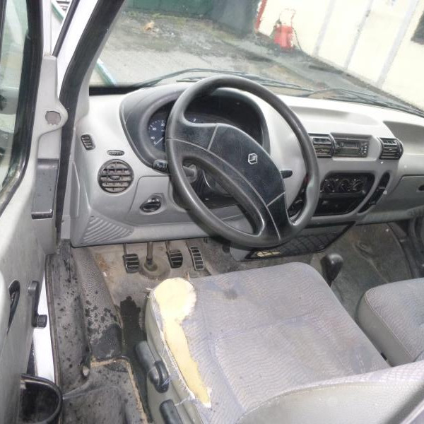 Vehicule-RENAULT-MASTER-II-CHASSIS-CABINE-Fourgon-L2H2-2-2-2002-be56c9c2d218f40ec4b913e7789517a5eaa4674d8f996a6239b64c59e650290a.JPG
