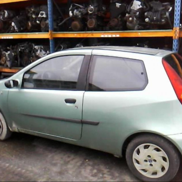 Vehicule-FIAT-PUNTO-II--1-2-2000-b3c557c7dbc6b0dc8e1f676284cea1f968ea1d490e7e8edc64d0cec6666487f6.png