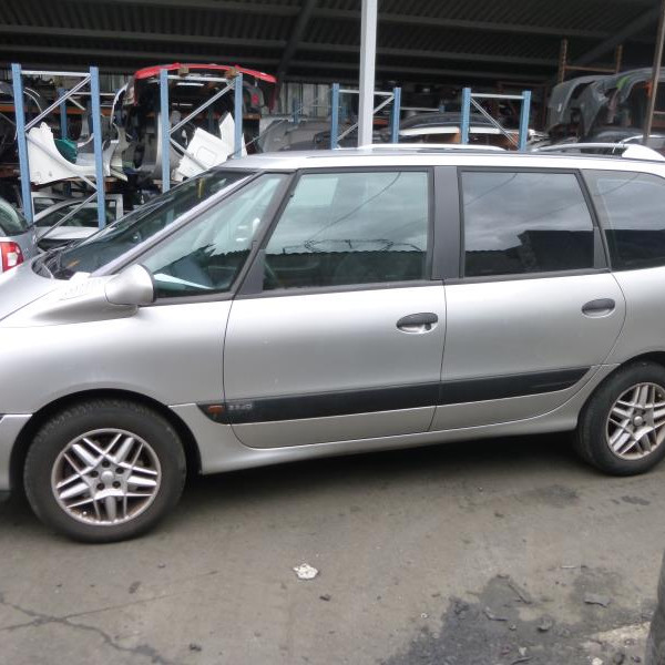 Vehicule-RENAULT-ESPACE-III-2-2-2001-c8ec3aa8146d9e6f5aab642bd5263b580a373dc1c0ed60f652f2c85fe7713889.JPG