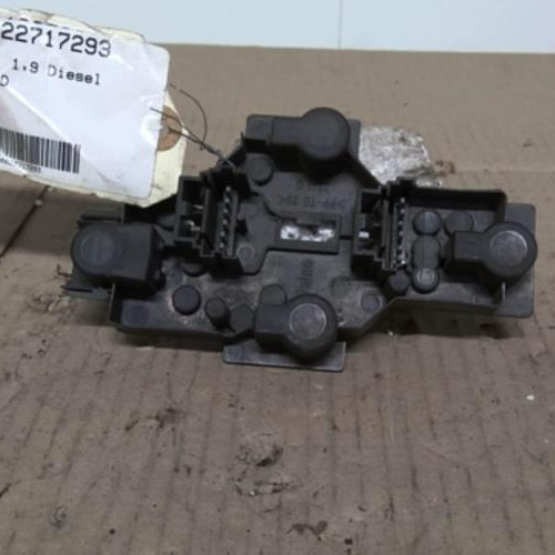 Piece-22717293-Platine-feu-arriere-droit-RENAULT-SCENIC-1-PHASE-2-1.9-DCI--8V-TURBO-e7a3a54a543804e0077072b0116081d059167798eee64d0020587499c907d49b_mtn.jpg