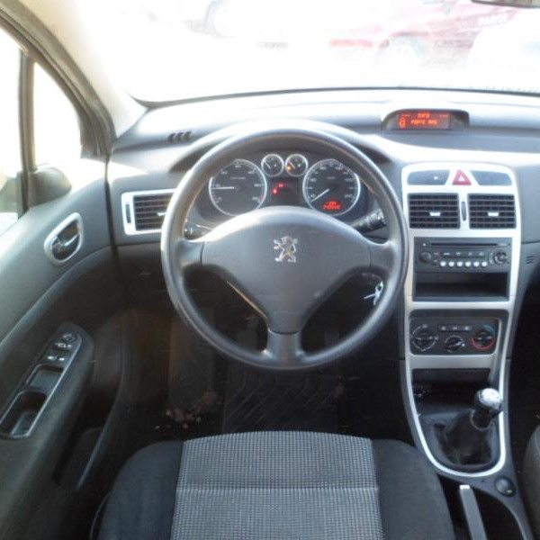 Vehicule-PEUGEOT-307-1-6-2005-1163d110c7e974d267149609553a14f5c3c735d3ccd97b60f517a0ce1bf162e4.JPG