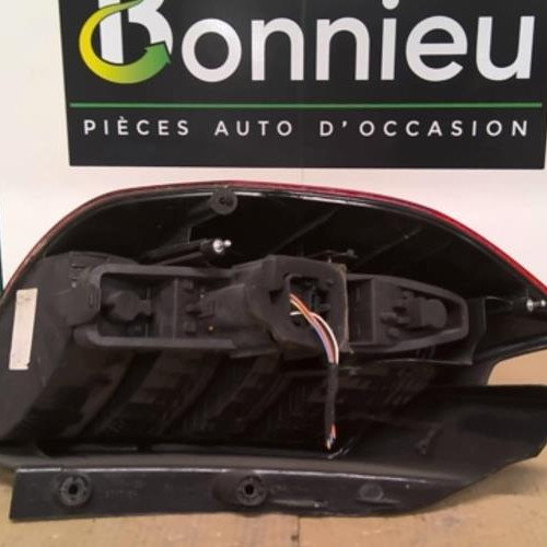 Piece-Feu-arriere-principal-droit-%28feux%29-8200127702-RENAULT-SCENIC-2-PHASE-1-1.9-DCI--8V-TURBO-1ee9b6a0cf3dc1b9664a51698d2699024efec85e37bae03b14a92fc2b44ce797_mtn.jpg