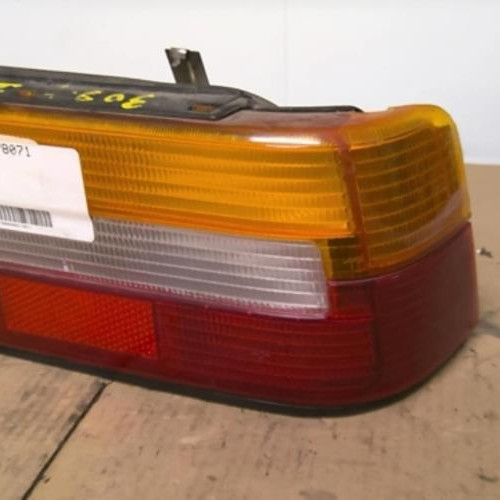 Piece-Feu-arriere-principal-droit-%28feux%29-PEUGEOT-309-PHASE-2-1.9D--8V-b5435ad5b25e359c8edc286d913171e511753dc45bae6a9f41223e7c0b39e371_mtn.jpg