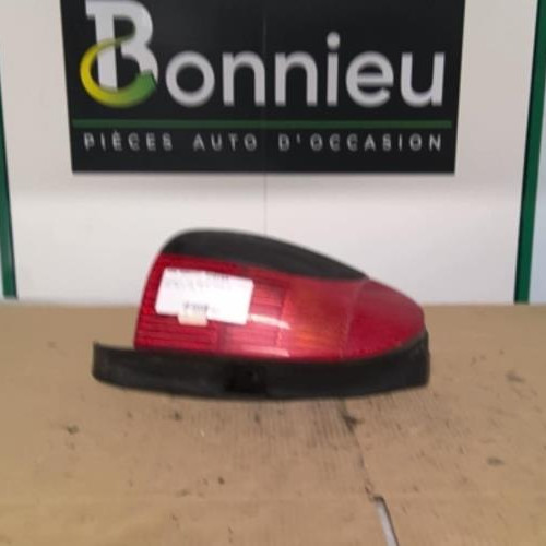 Piece-Feu-arriere-principal-gauche-%28feux%29-PEUGEOT-306-BREAK-2e143534bd19c52680823b12b6177505b45cdb295f4364fd1d9b89d0c9193a43_mtn.jpg