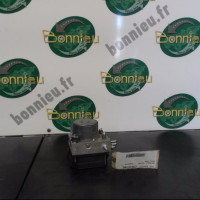 Piece-Bloc-ABS-%28freins-anti-blocage%29-RENAULT-TWINGO-Essence-595a909d2794acd312aa0f04911913dbed530e7d5ebd85a7a1cdcdcb92590bb4.jpg