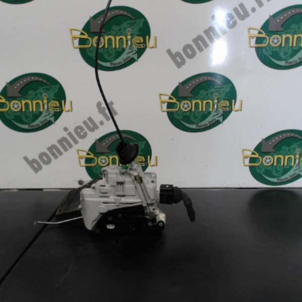 Piece-Fermeture-centralisee-avant-gauche-AUDI-A4-%288EC-8ED%29-A4-AVANT-2004-Diesel-c27ea585f5bfc3c5527267152f57be10e69f8c27d85acd8d17eb8469f0a62780.jpg