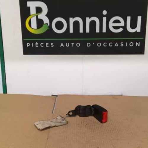 Attache ceinture arriere droit