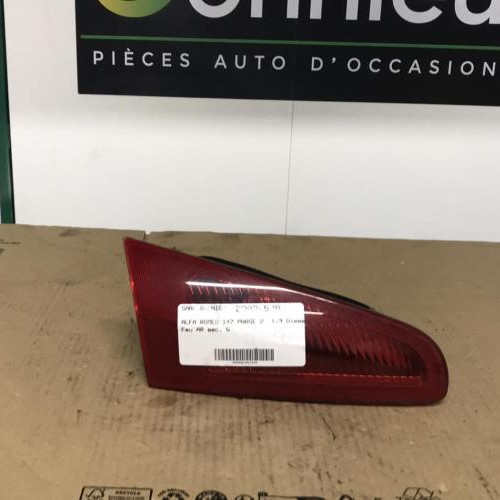 Piece-Feu-arriere-secondaire-gauche-%28feux%29-ALFA-ROMEO-156-PHASE-3-BREAK-9178164ad271a756d14cc616ec18b9c89d6d04e75db607962da092881c055c4b_mtn.jpg