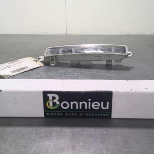 Optique avant secondaire droit (feux)(clignotant)