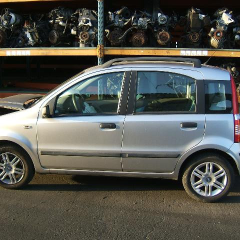 Vehicule-FIAT-PANDA-II-PHASE-1--1-2-2004-fecd7803661e82edb21e0b60e658f60223fe49f8b2fbc3a077c73c75016a0099.jpg
