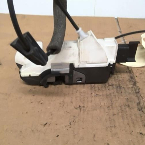 Piece-Fermeture-centralisee-avant-gauche-CITROEN-C5-2-1.6-HDI--16V-TURBO-7bede8a3af0e4e067ef6e492ae981e4d2246e8404ea86c0f94ddfc25f14075d7_mtn.jpg