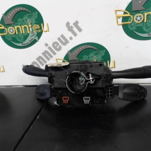 Piece-Commodo-PEUGEOT-307-BREAK-PHASE-1-2b81b44e916044420f971510db338d276ef164cb45666b1124c34a367d2b86ef_mtn.jpg