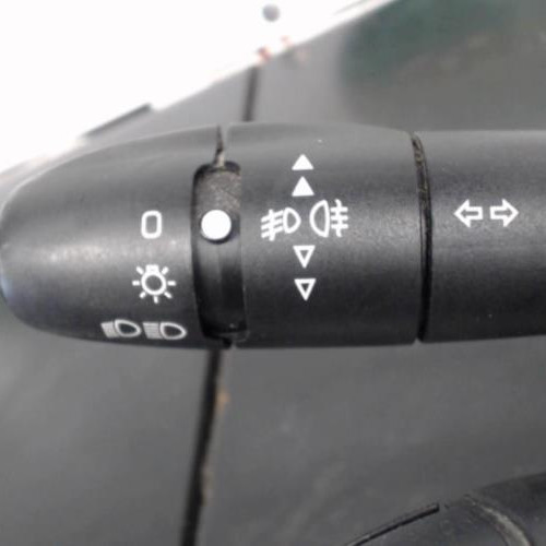 Piece-Commodo-PEUGEOT-307-BREAK-PHASE-1-e5edfabc157a0647c99cff2054b477947dc019e37891bae0d1e94dcd9ca1d2c7_mtn.jpg